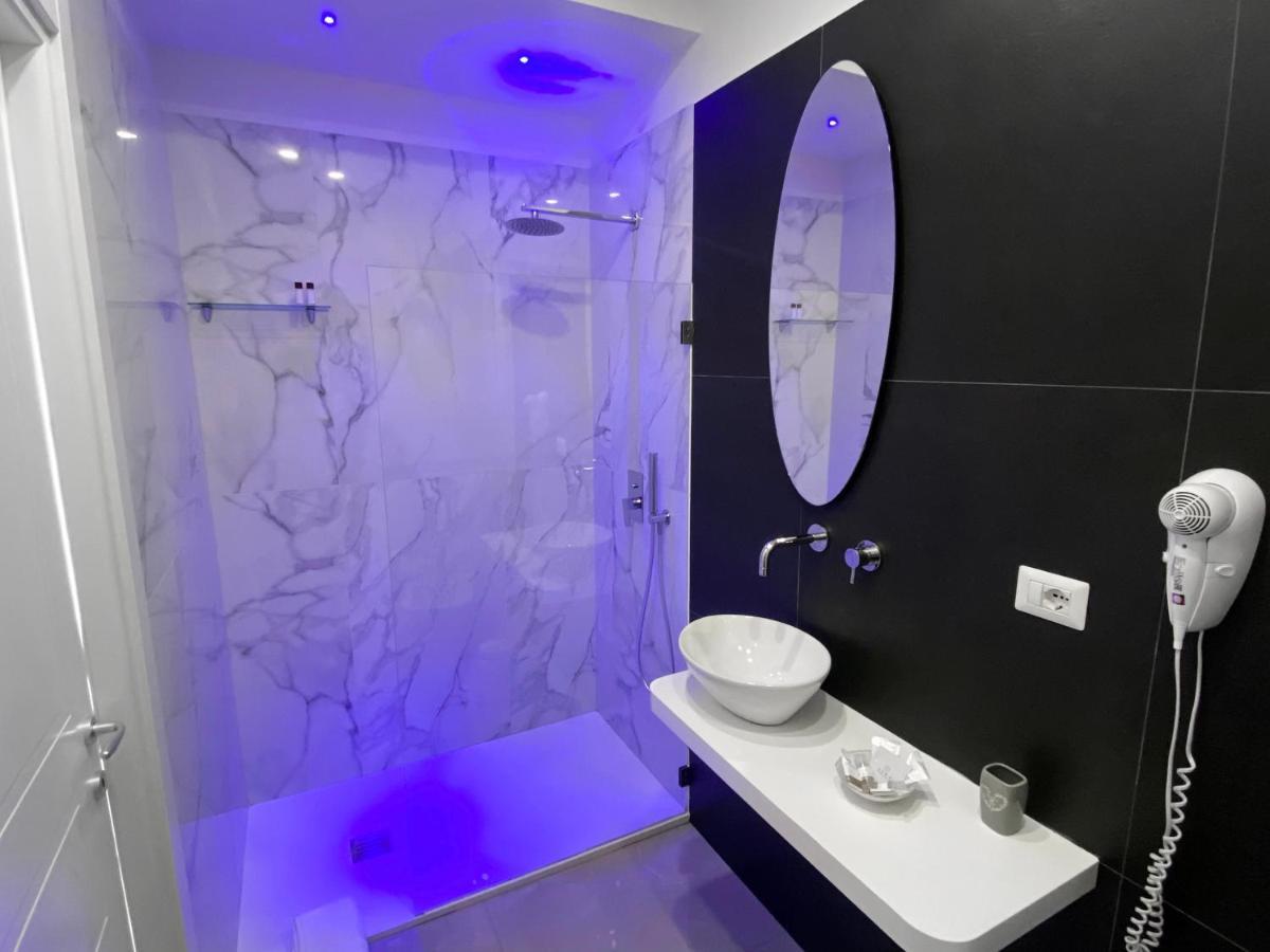 Aurora Luxury Rooms Napoli Bagian luar foto