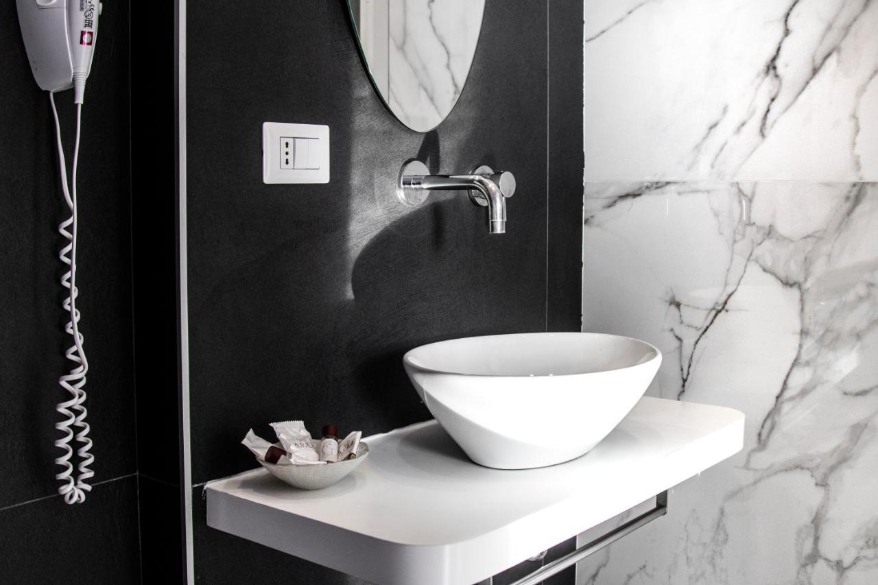 Aurora Luxury Rooms Napoli Bagian luar foto