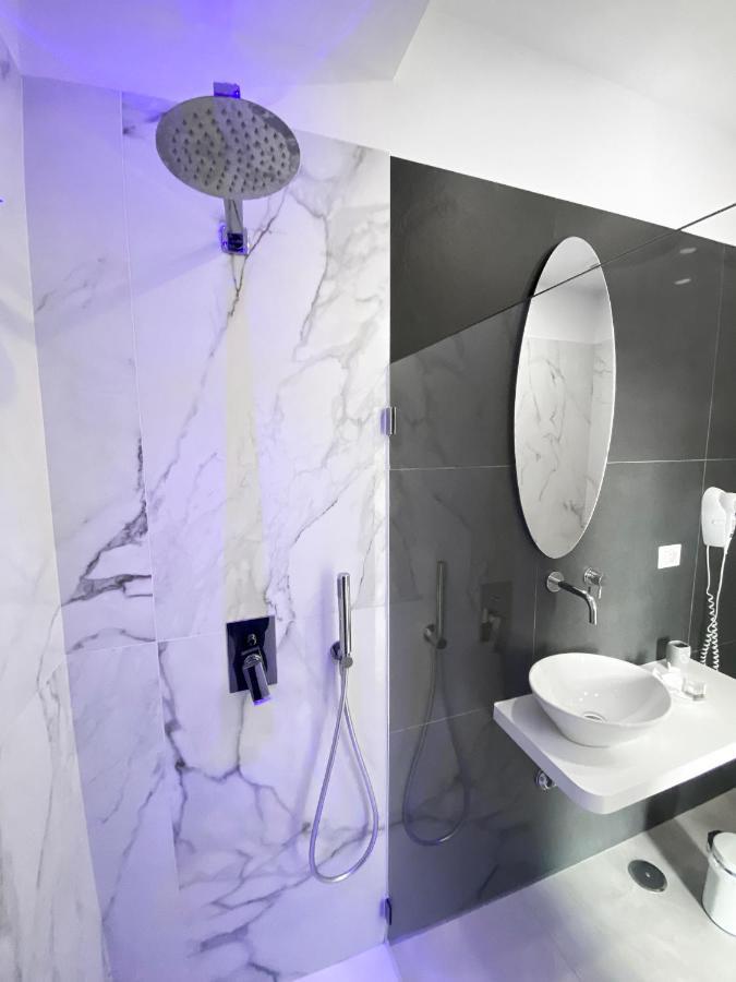 Aurora Luxury Rooms Napoli Bagian luar foto
