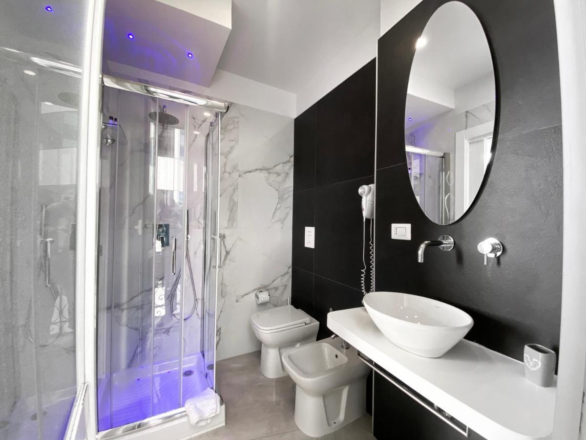 Aurora Luxury Rooms Napoli Bagian luar foto