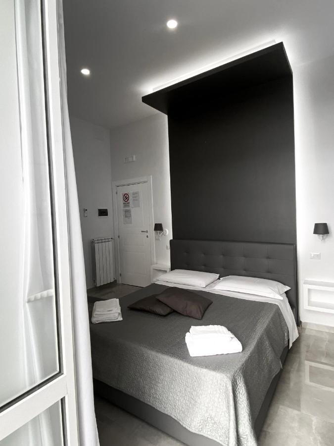 Aurora Luxury Rooms Napoli Bagian luar foto